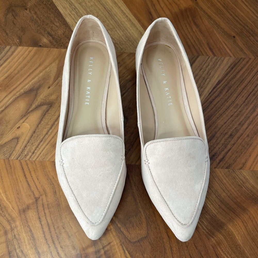 Kelly and Katie Size 7.5 light pink suede pointed toe loafers